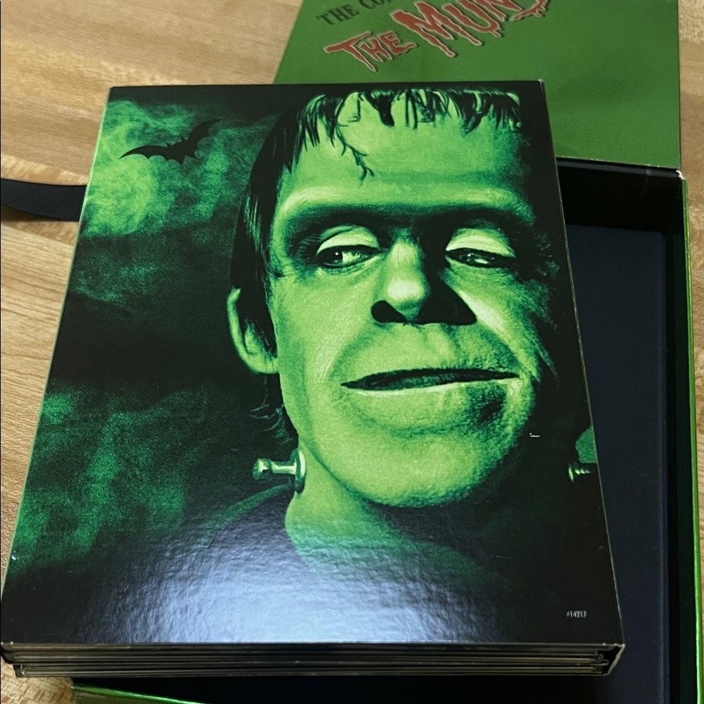 # 0723+ The Munsters First Season DVD Set - Picture 5 of 13